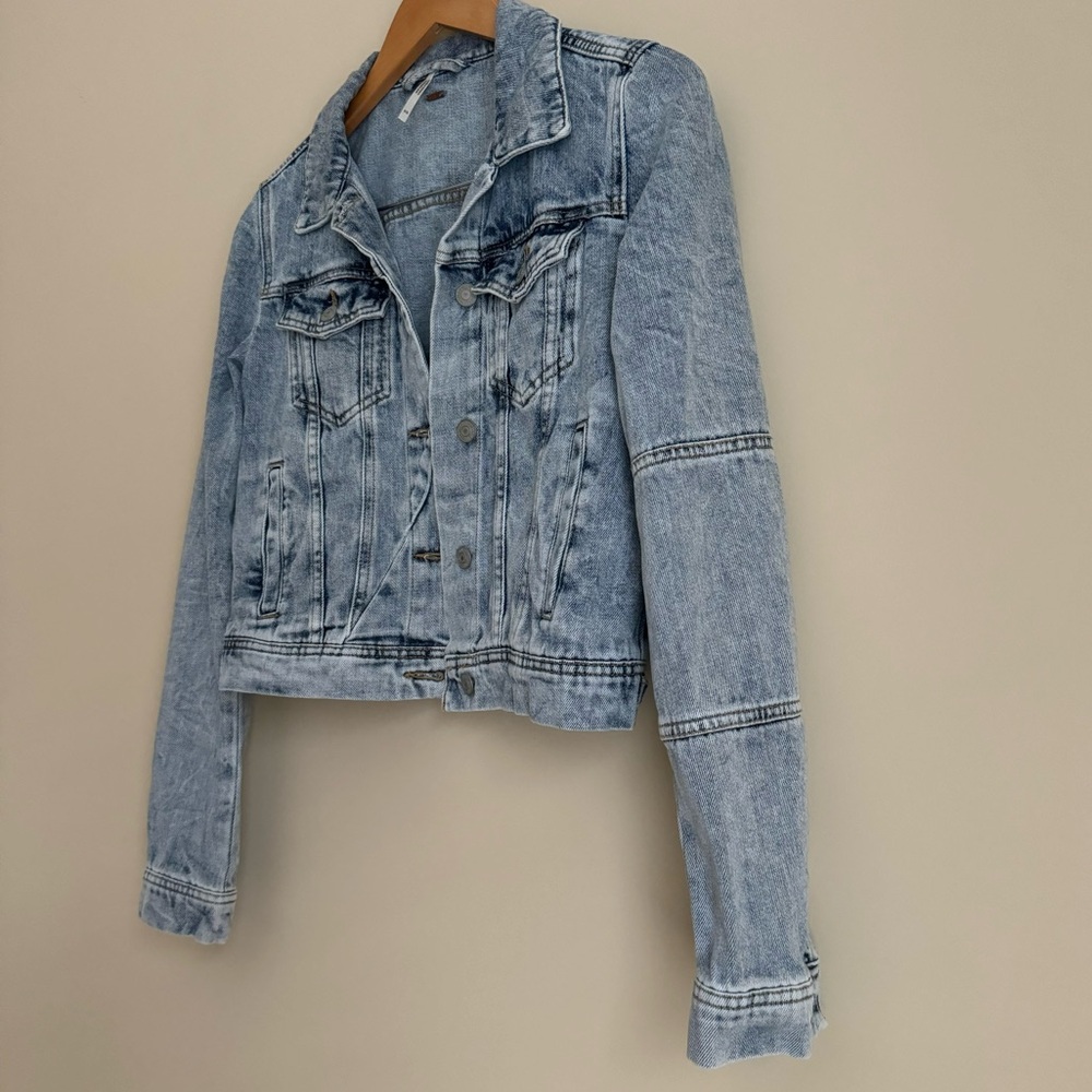 Free People Rumors Light Wash Denim Jacket XS - Picture 5 of 8